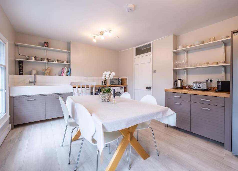 Beautiful & Spacious Retreat In Winchester Eksteriør billede